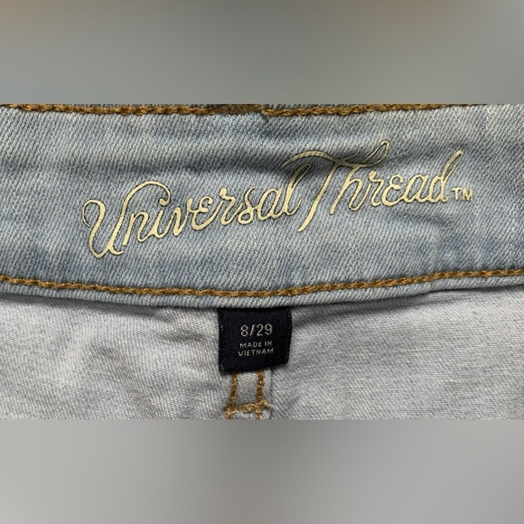 Universal Thread Distressed Jean Shorts-Light Wash-Women’s Size 8-Button Fly - Picture 3 of 8